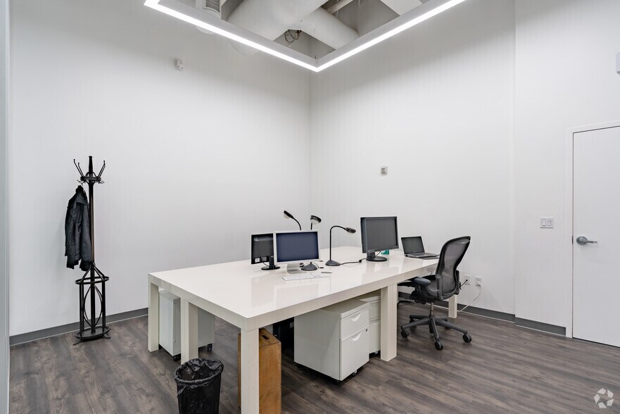 More Photos Of 6565 W Sunset Blvd, Hollywood Office For Lease