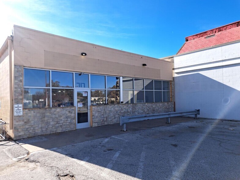 Primary Photo Of 717 W Broadway, Council Bluffs Freestanding For Lease
