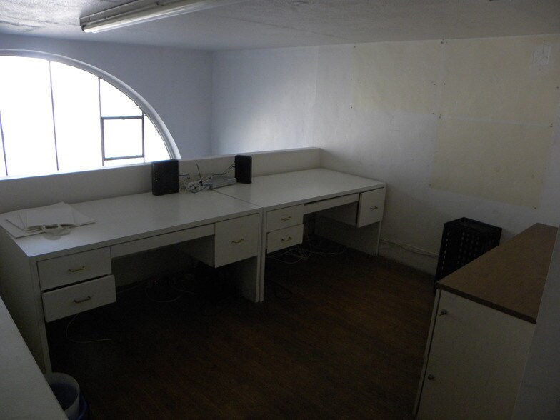 More Photos Of 1101-1119 S La Brea Ave, Los Angeles Freestanding For Lease