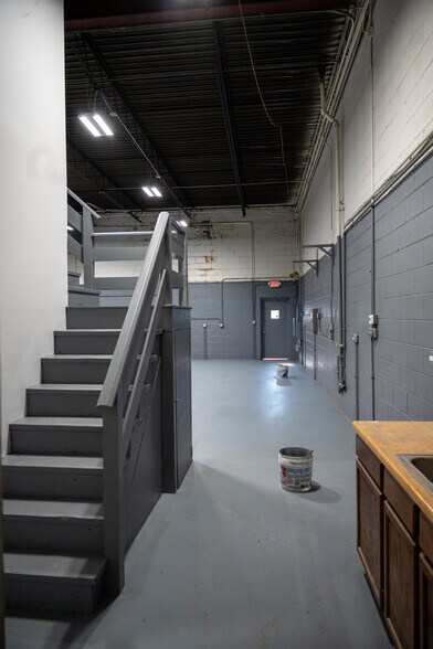 More Photos Of 4135 W 123rd St, Alsip Warehouse For Lease