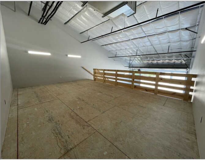 More Photos Of 1009 N RR 620, Lakeway Warehouse For Sale