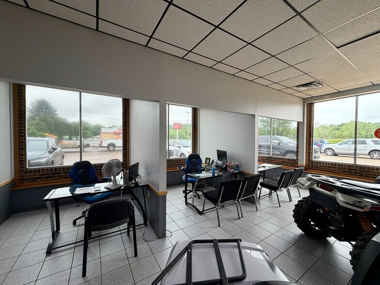More Photos Of 206 S Carrollton St, Malvern Auto Dealership For Sale