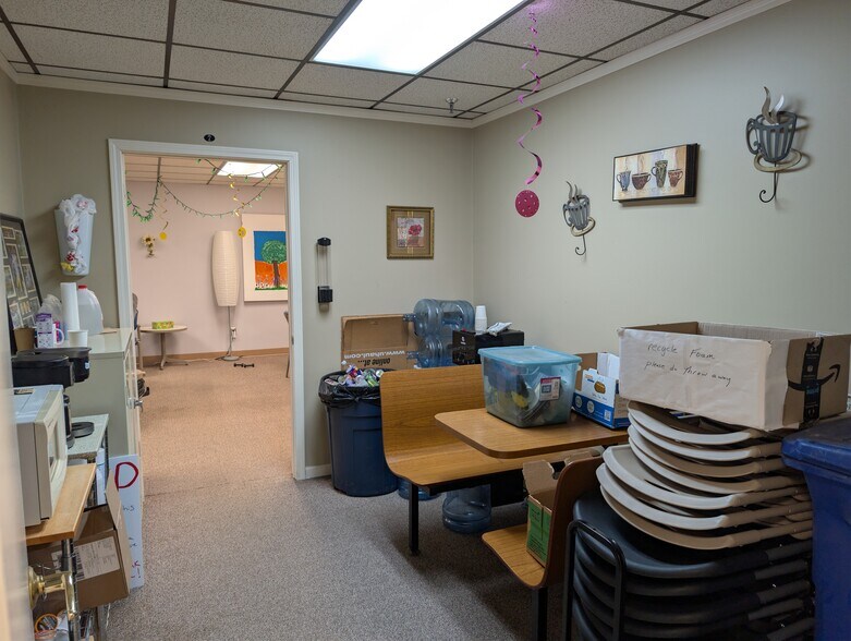More Photos Of 566 N Cedar St, Mason Self Storage For Lease