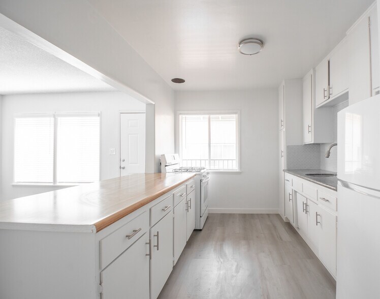 More Photos Of 906 E Imperial Ave, El Segundo Apartments For Sale