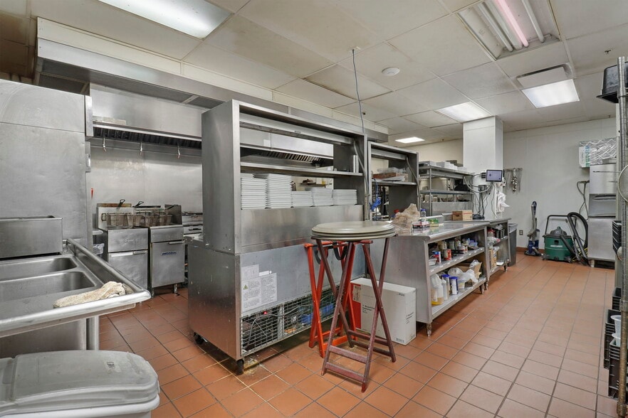 More Photos Of 115-125 56th St, Kenosha Restaurant For Sale