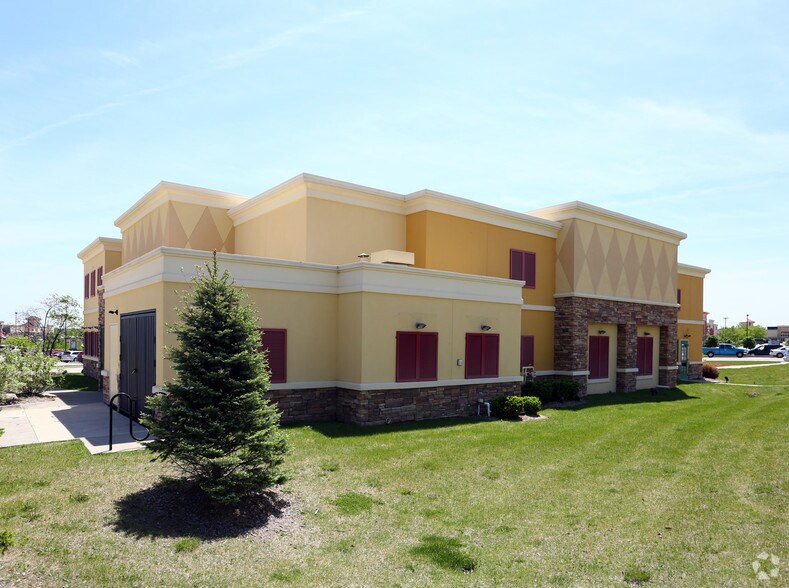 More Photos Of 490 S 68th St, West Des Moines Restaurant For Lease