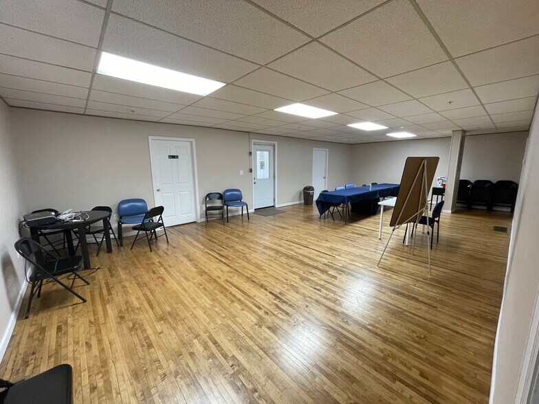 More Photos Of 446 N Mechanic St, Cumberland Office For Sale