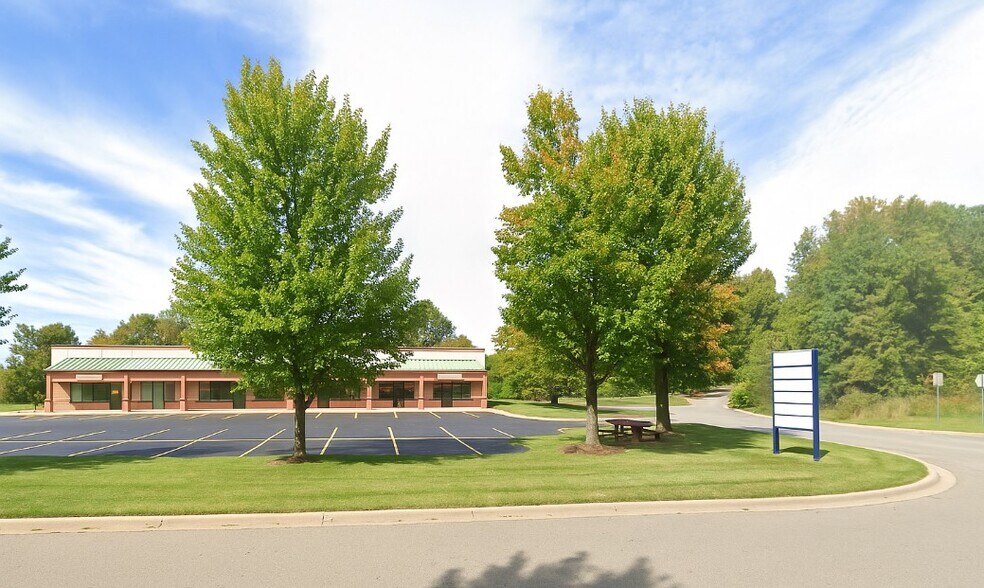 More Photos Of 668 Maratech Ave, Marathon City General Retail For Sale