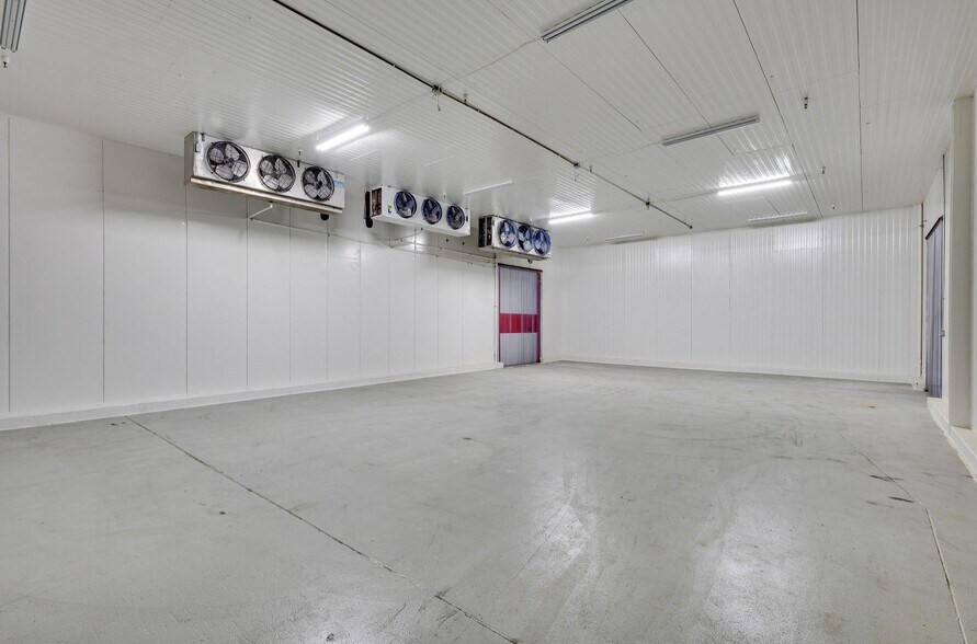 More Photos Of 904 Regal Row, Dallas Refrigeration Cold Storage For Lease