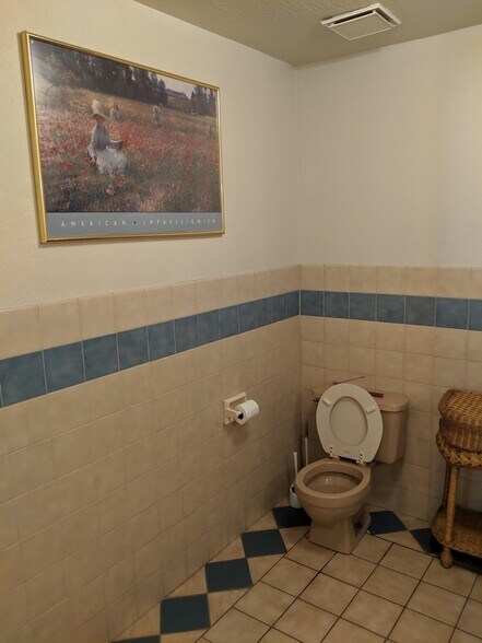 More Photos Of 25 S Stockton St, Lodi Warehouse For Sale