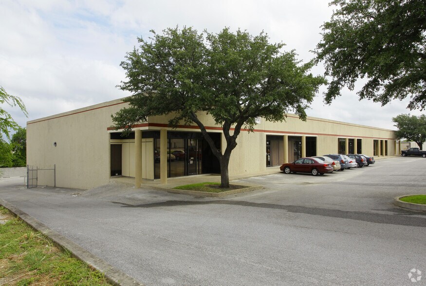 More Photos Of 10927 Wye Dr, San Antonio Light Distribution For Lease