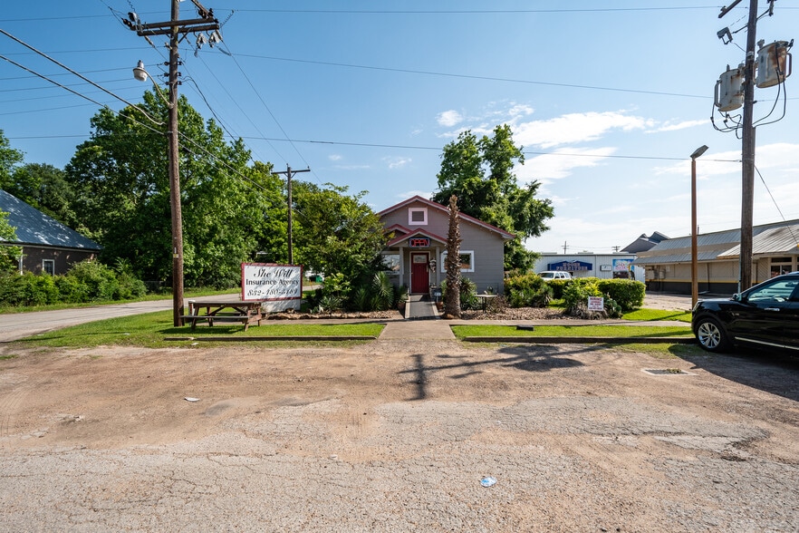 More Photos Of 210 W Houston St, Cleveland Office For Lease