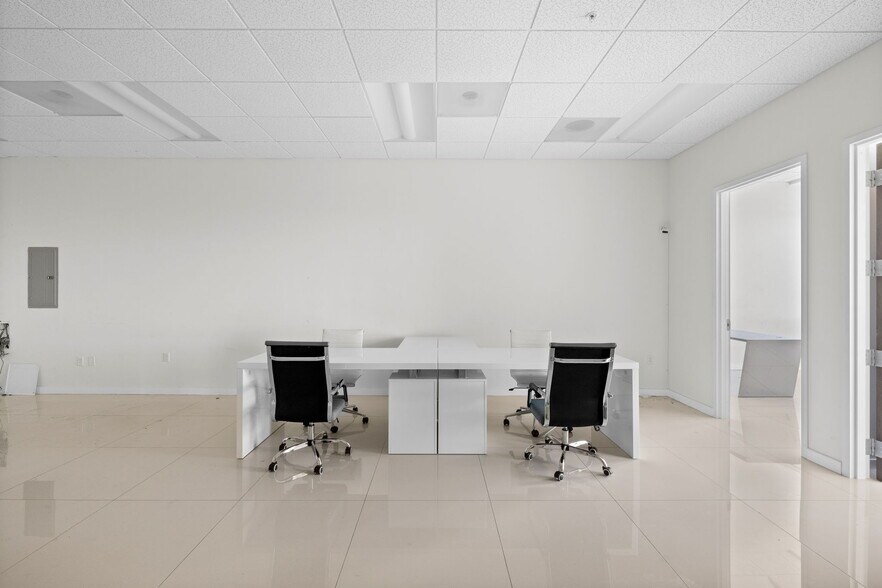 More Photos Of 20200 W Dixie Hwy, Aventura Medical For Sale