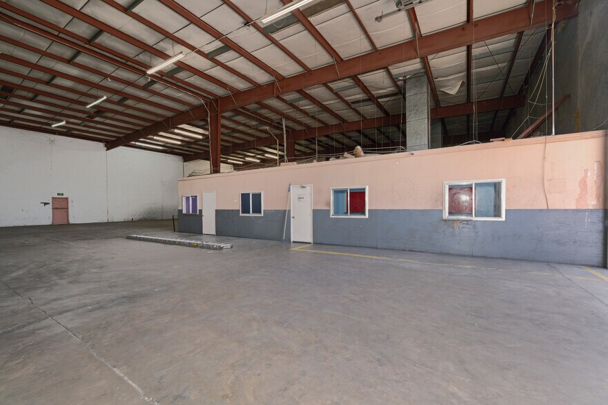 More Photos Of 6546 Petropark Dr, Houston Warehouse For Lease