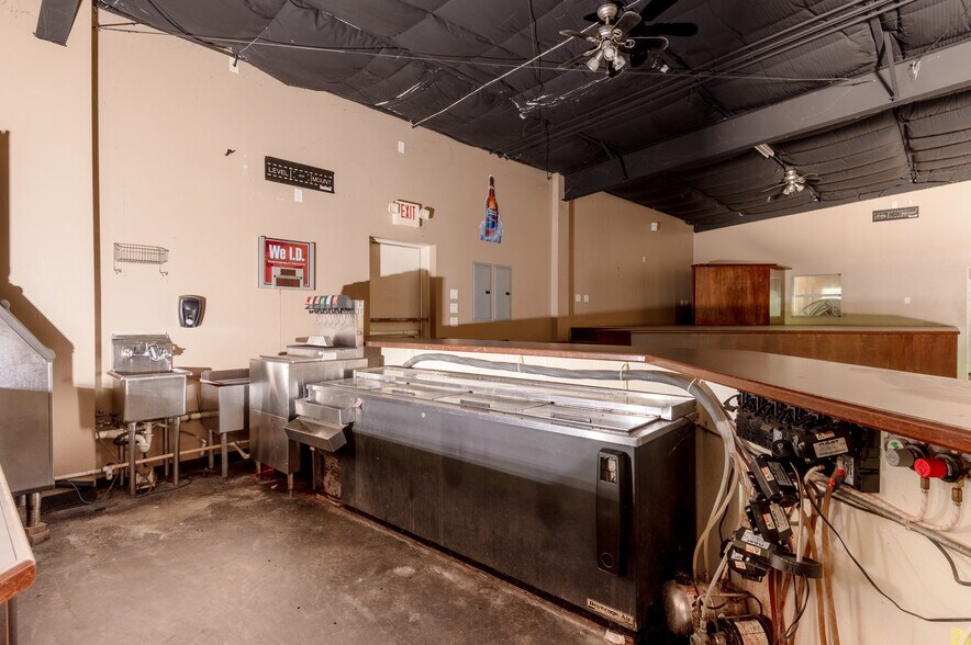 More Photos Of 614 Highway 190, Huntsville Restaurant For Sale