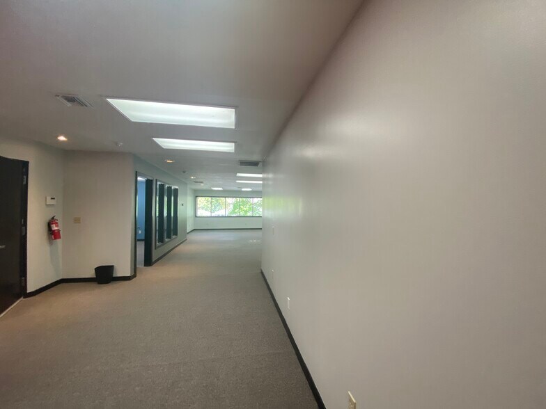 More Photos Of 16455 NE 85th St, Redmond Medical For Sale
