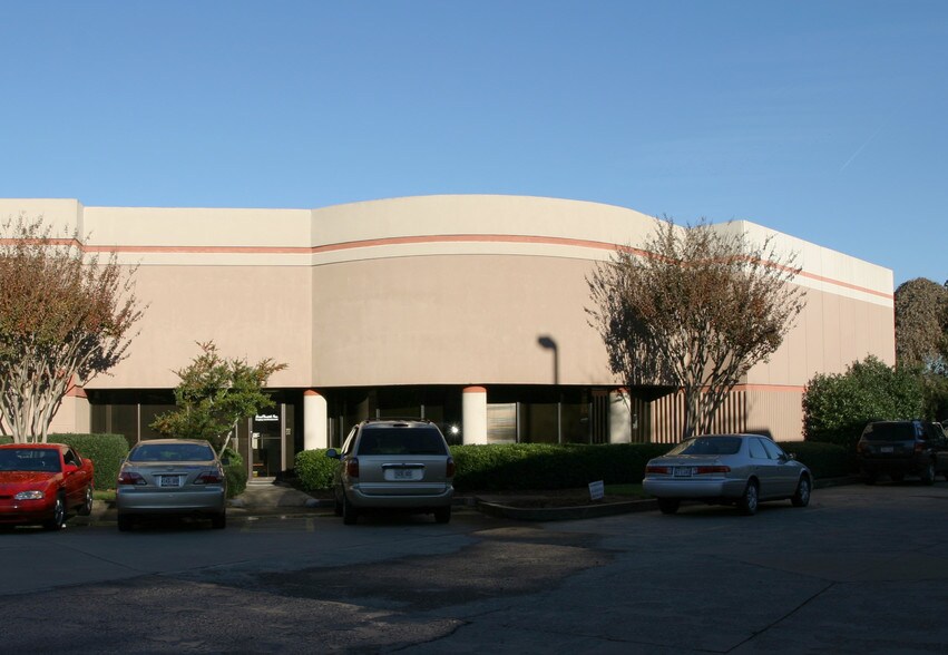 More Photos Of 1590 N Roberts Rd, Kennesaw Warehouse For Lease