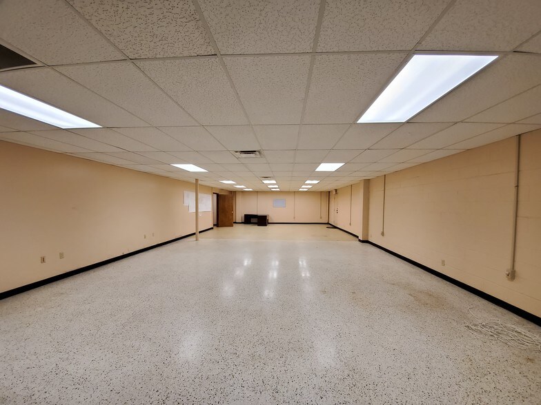 More Photos Of 227 28th St, Newport News Storefront Retail Office For Lease