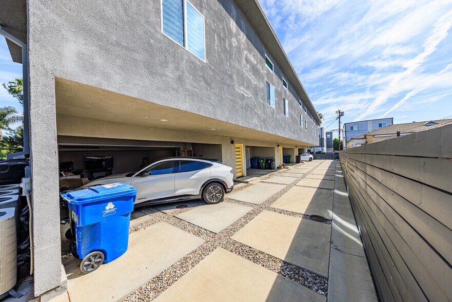 More Photos Of 5743 Case Ave, North Hollywood Apartments For Sale