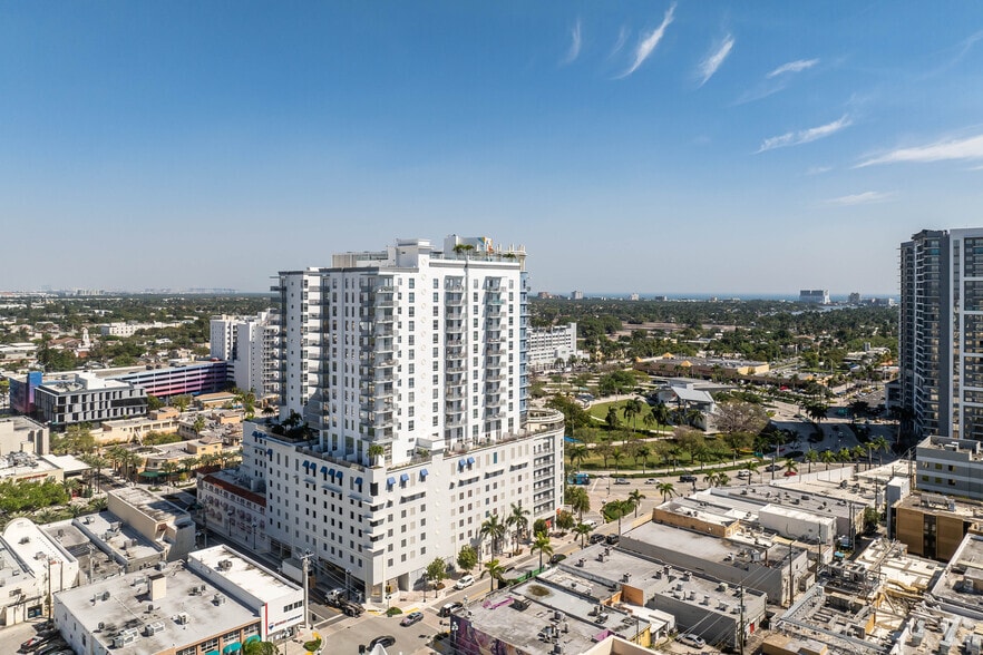 More Photos Of 1820 Hollywood Blvd, Hollywood Restaurant For Lease