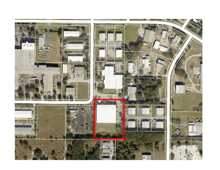 More Photos Of 263-271 Southridge Industrial Dr, Tavares Warehouse For Lease