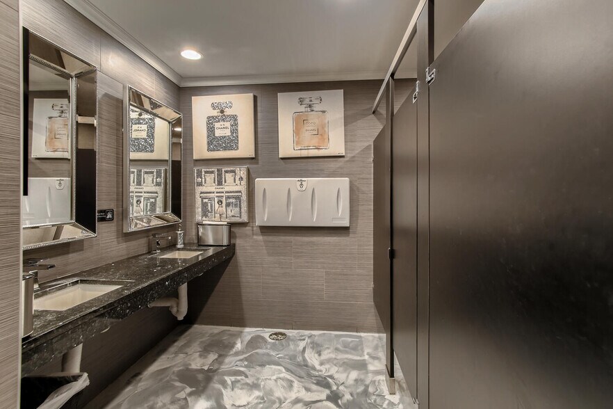 More Photos Of 312 W Main St, St Charles Restaurant For Lease