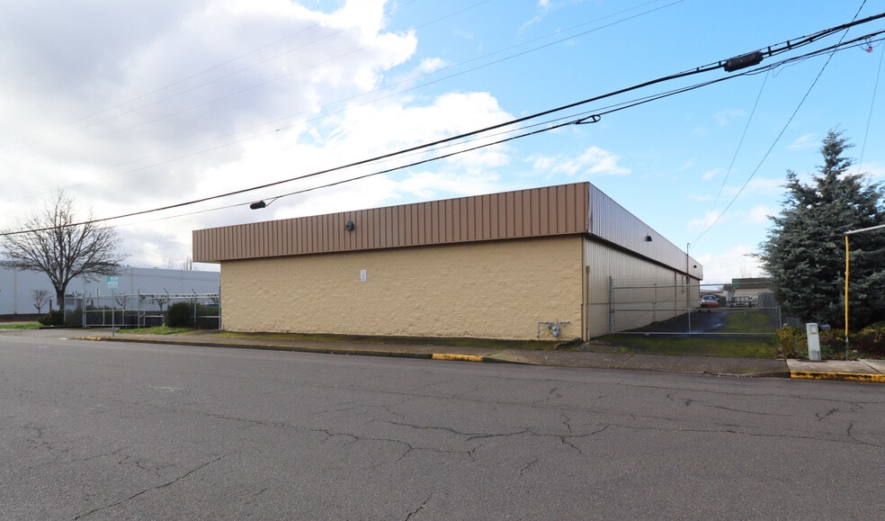 More Photos Of 960 Conger St, Eugene Warehouse For Lease
