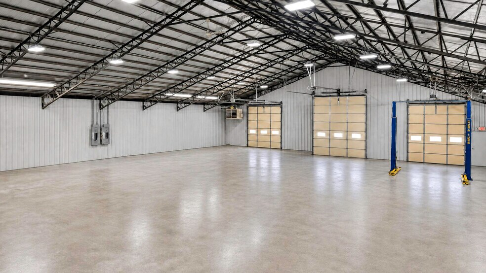 More Photos Of 412 N Mickey Mantle Blvd, Commerce Auto Repair For Sale