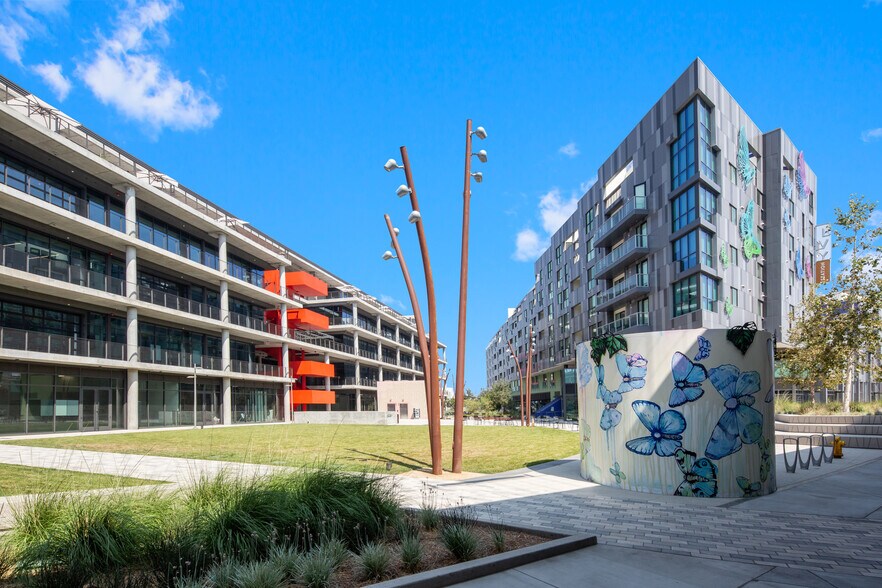 More Photos Of 8900 Venice Blvd, Culver City General Retail For Lease