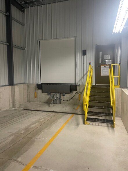 More Photos Of 2914 Independence Dr, Fort Wayne Light Distribution For Lease