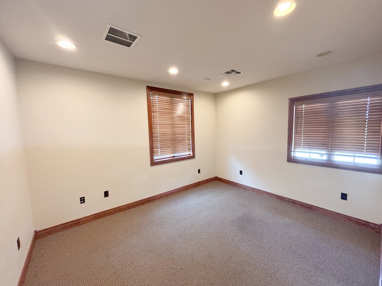 More Photos Of 2627 W Republic Rd, Springfield Office For Lease