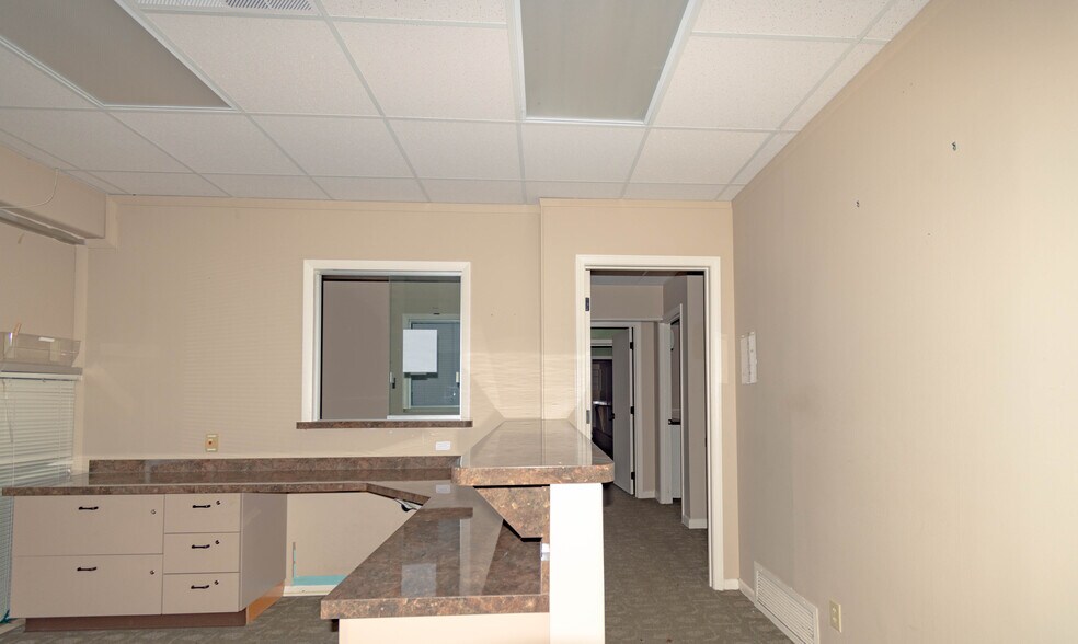 More Photos Of 1401 Applewood Dr, Dalton Medical For Lease