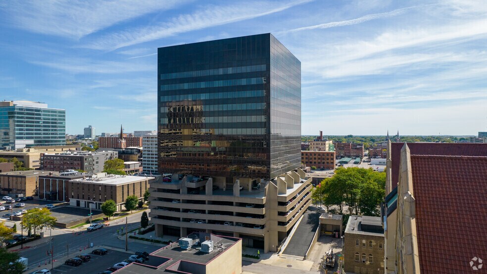 More Photos Of 140 E Town St, Columbus Office For Lease
