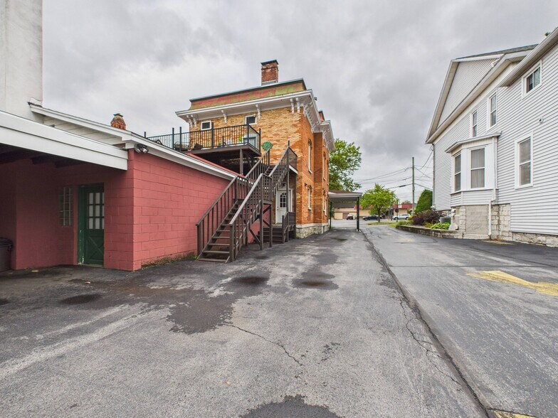 More Photos Of 40 E Genesee St, Auburn Storefront Retail Residential For Lease