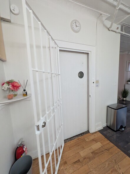 More Photos Of 56 W 39th St, New York Office For Lease