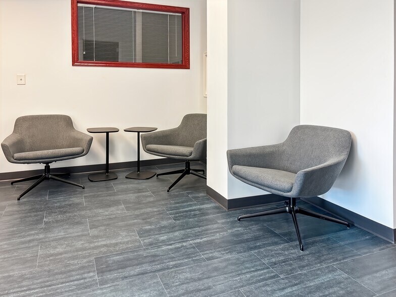 More Photos Of 1560 Wall St, Naperville Coworking Space