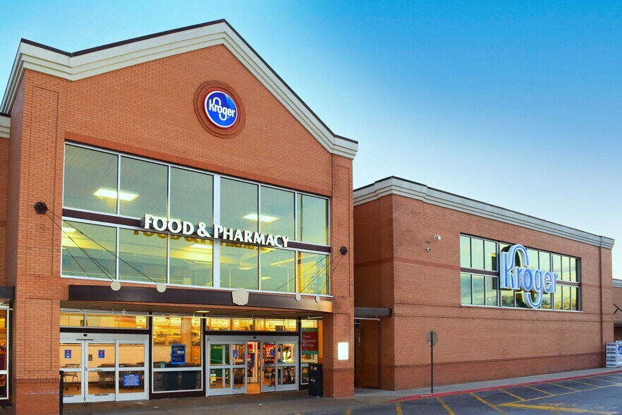 More Photos Of 4550 Jonesboro Rd, Union City Freestanding For Lease