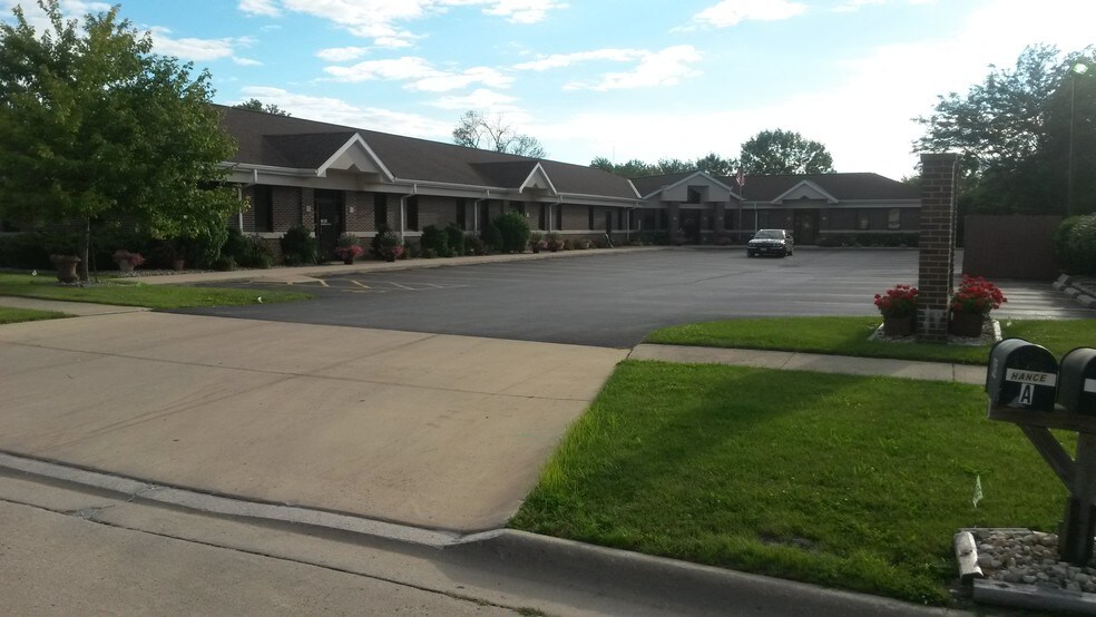 More Photos Of 405 Kays Dr, Normal Medical For Sale