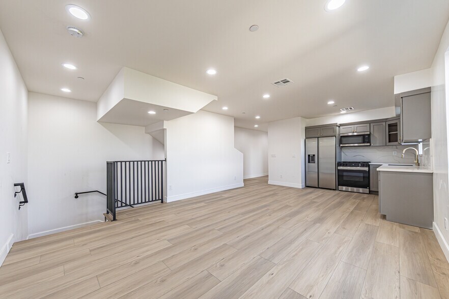 More Photos Of 5436 Romaine St, Los Angeles Apartments For Sale