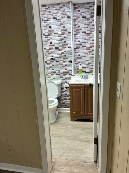 More Photos Of 5104 Mansfield Rd, Shreveport Office For Sale