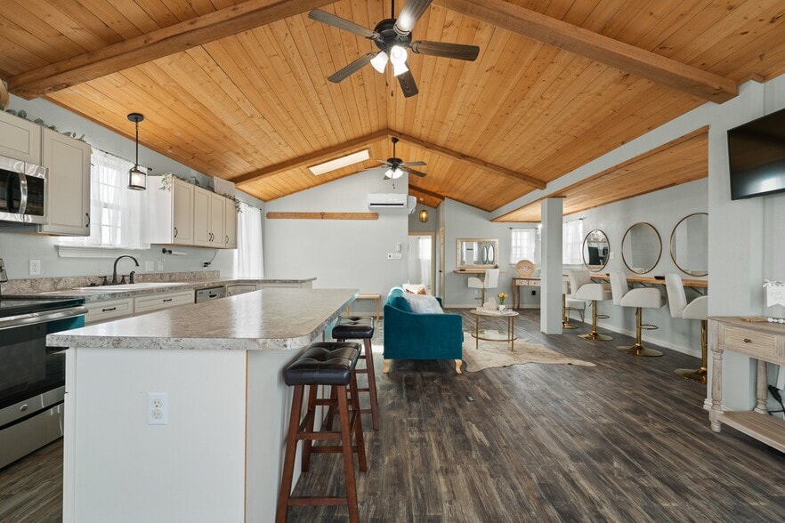 More Photos Of 3119 County Road 2730, Glen Rose Lodge Meeting Hall For Sale