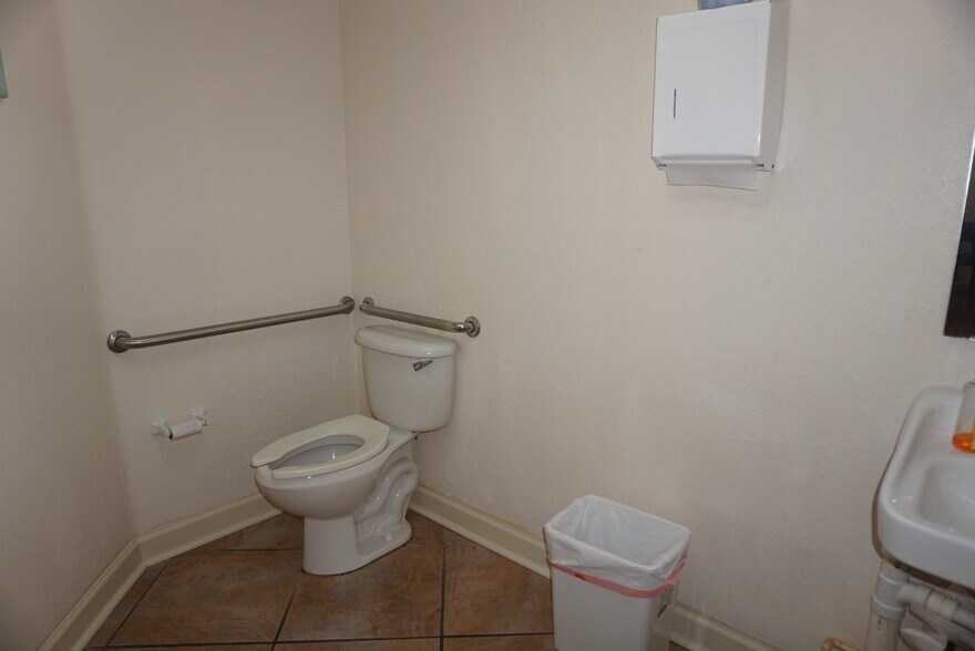 More Photos Of 2910 W Waters Ave, Tampa Medical For Sale