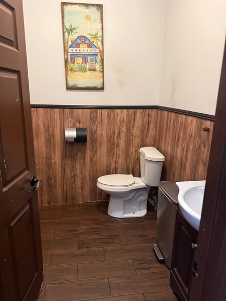 More Photos Of 7212 N Armenia Ave, Tampa Restaurant For Sale