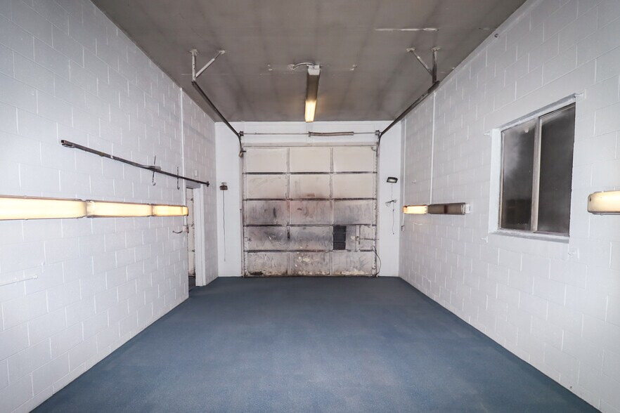 More Photos Of 2600 W Lynchburg Salem Tpke, Bedford Flex For Lease