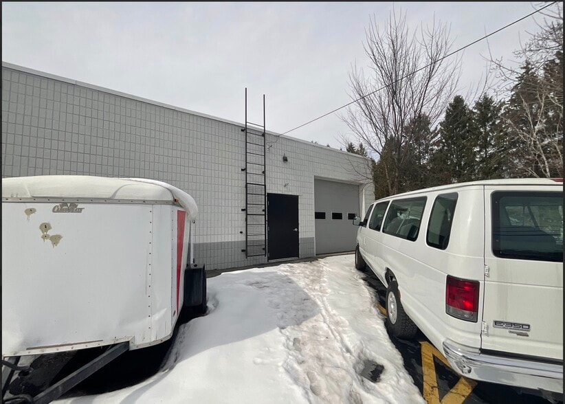 More Photos Of 2807 Lake Michigan Dr NW, Grand Rapids General Retail For Lease