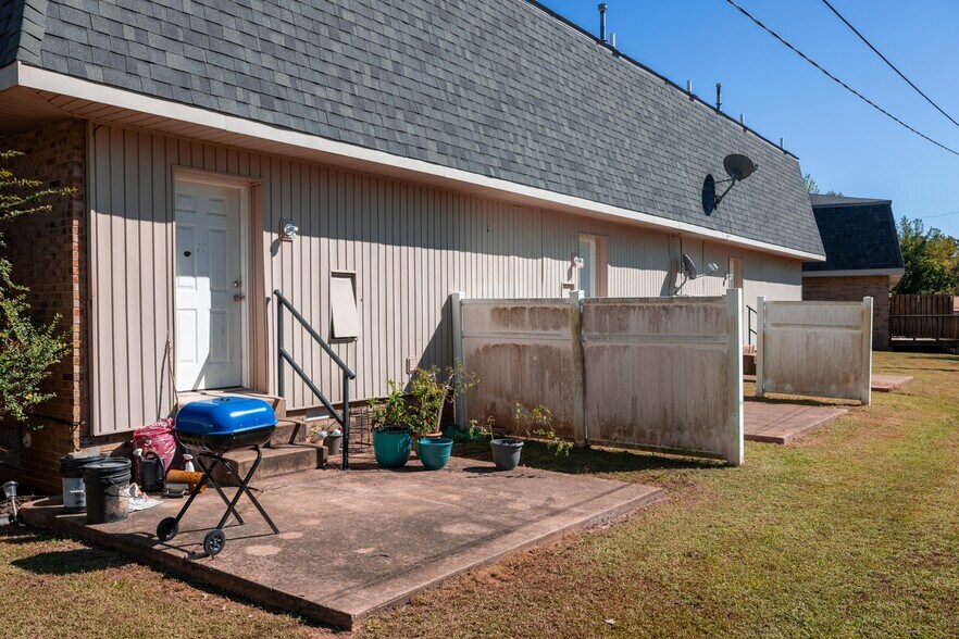 More Photos Of 306 N Main St, Lexington Apartments For Sale