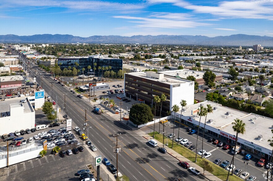 More Photos Of 5900 Sepulveda Blvd, Van Nuys Office For Lease