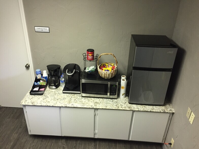 More Photos Of 6101 Melrose Ln, Oklahoma City Office For Sale