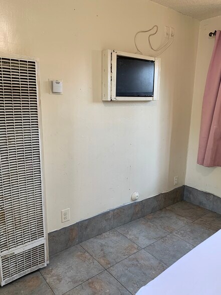 More Photos Of 14710 Bleeker St, Sylmar Hotel For Sale