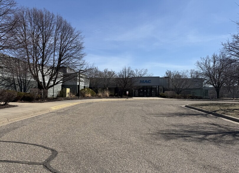 More Photos Of 2110 Silver Bell Rd, Eagan Office For Sale